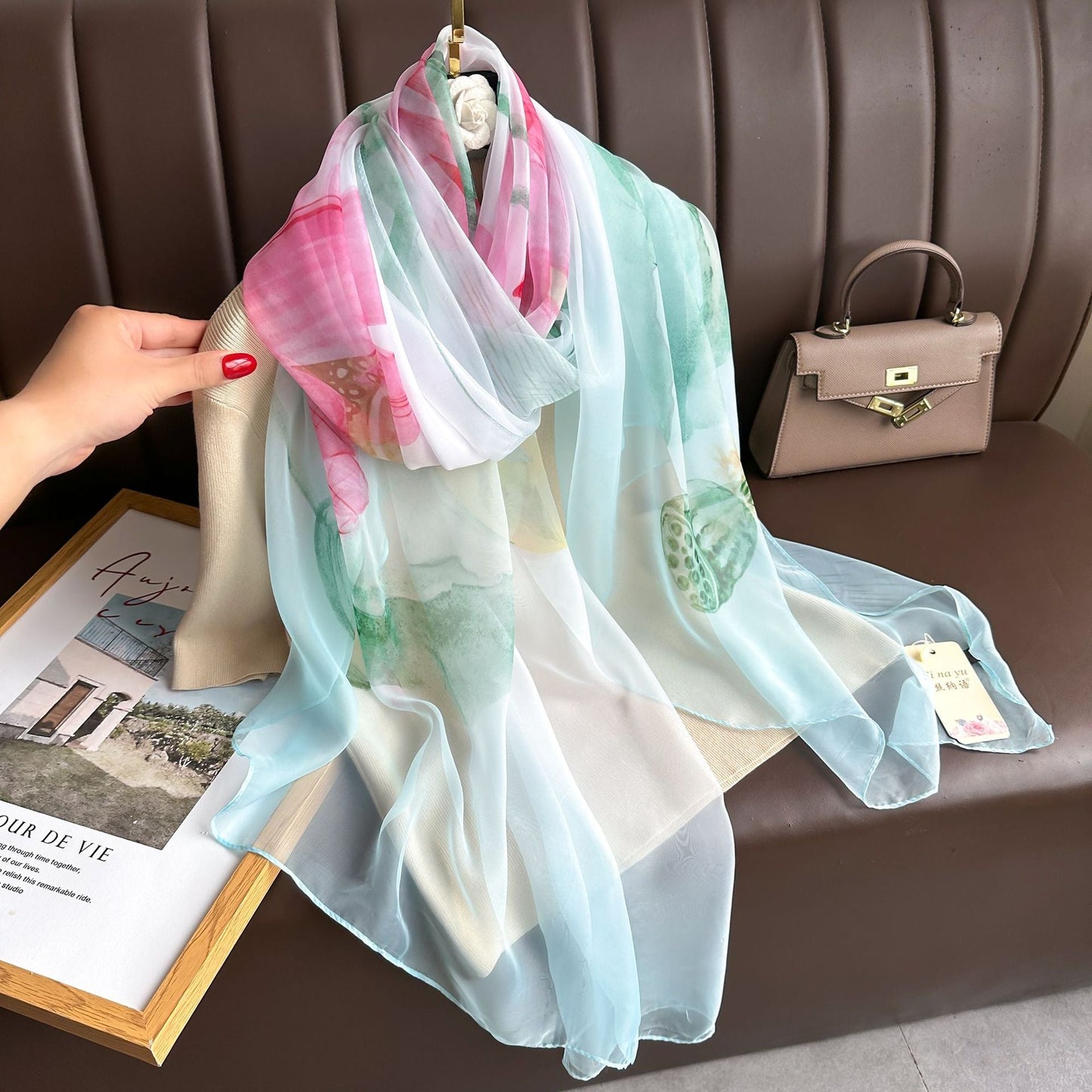 Sciarpa da donna in chiffon di seta con motivo floreale – Rosaria