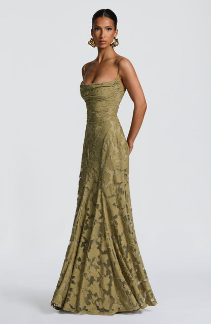 Robe maxi bretelles spaghetti invitée mariage femme